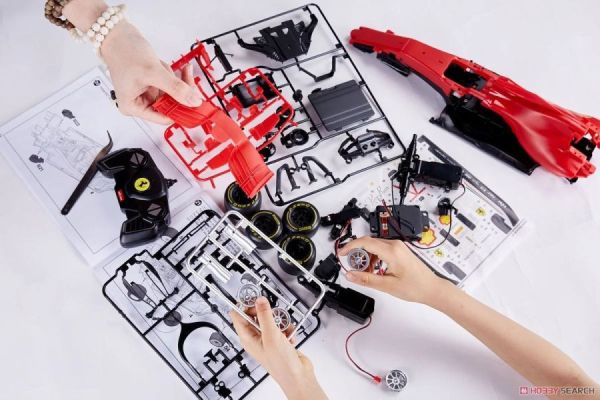 童友社 1/16 法拉利 SF1000 組裝遙控模型 