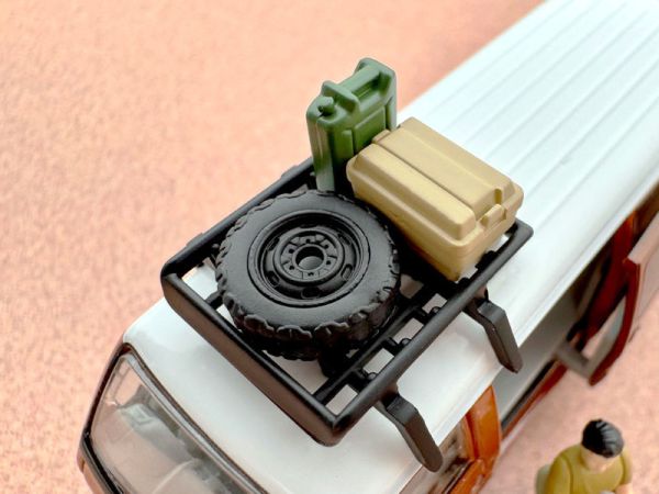 預購10月 TOMYTEC 1/64 Bongo Brawny 客製化 棕 行李架&人偶 塗裝完成品 