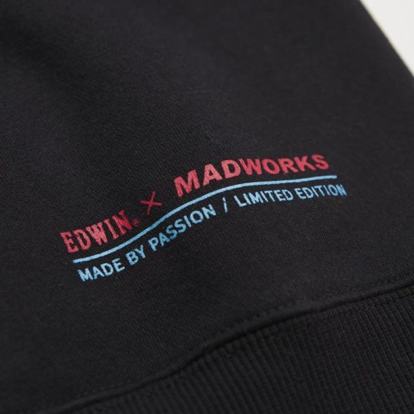 預購Q4 EDWIN x MADWORKS紅武士電馭寬版連帽T-黑 