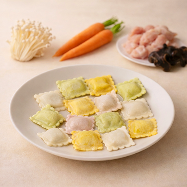 餅乾水餃-紅蘿蔔金針菇木耳雞肉｜無調味｜10M+ 餅乾水餃、寶寶水餃推薦、無鹽副食品、少油健康餐、嬰幼兒水餃、天然蔬果上色、彩色水餃、可愛造型水餃、親子共食、水餃副食品、營養均衡水餃、挑食寶寶救星、兒童餐推薦、冷凍健康食品、無添加色素水餃