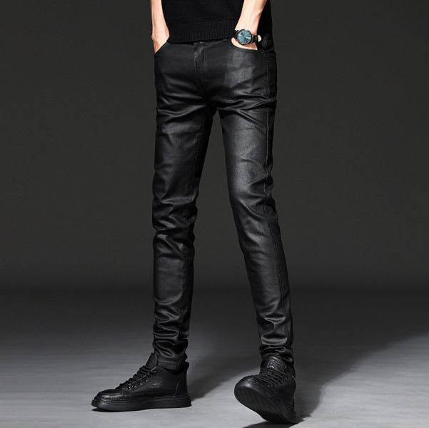 曜痕彈力修身亮面牛仔長褲 - 1配色 幕峰MuFeng,亮面牛仔褲,塗層牛仔長褲,彈力修身褲款,男士小腳牛仔,修身長褲男,休閒百搭褲,潮流男裝,顯腿長褲型,日常穿搭褲