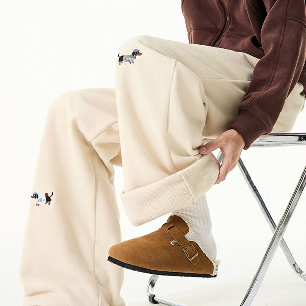 臘汪刺繡羊羔絨保暖長褲 - 3配色 幕峰MuFeng,美式衛褲,臘腸狗刺繡,羊羔絨長褲,冬季保暖褲,潮流男裝,寬鬆束腳褲,街頭風穿搭,舒適休閒褲,時尚厚褲