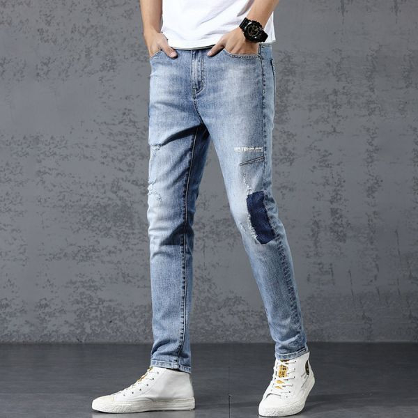 拚色彈力修身破洞牛仔長褲 - 1配色（限時特賣 - 5折） 幕峰MuFeng,男裝特賣,5折優惠,快閃活動,限時出清,網路購物,男裝品牌,超值優惠,時尚穿搭,2025特賣