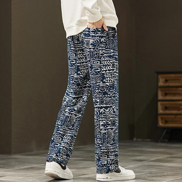 青花復古休閒長褲 - 1配色（限時特賣 - 5折） 幕峰MuFeng,男裝特賣,5折優惠,快閃活動,限時出清,網路購物,男裝品牌,超值優惠,時尚穿搭,2025特賣