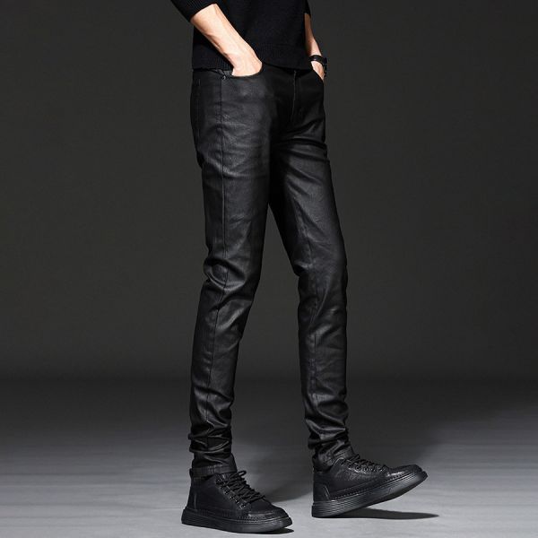 曜痕彈力修身亮面牛仔長褲 - 1配色 幕峰MuFeng,亮面牛仔褲,塗層牛仔長褲,彈力修身褲款,男士小腳牛仔,修身長褲男,休閒百搭褲,潮流男裝,顯腿長褲型,日常穿搭褲