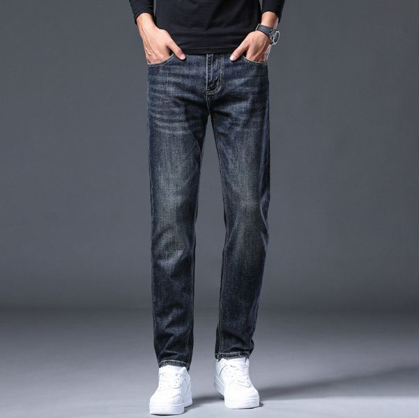 藍韻潮流直筒牛仔長褲 - 1配色 幕峰MuFeng,男士牛仔褲,藍色牛仔長褲,直筒牛仔褲,寬鬆版型牛仔,秋冬男裝穿搭,休閒百搭長褲,高端質感牛仔,日常牛仔褲推薦,潮流男士褲款