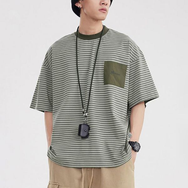 織野重磅刺繡條紋休閒短袖 - 2配色（限時特賣 - 5折） 幕峰MuFeng,男裝特賣,5折優惠,快閃活動,限時出清,網路購物,男裝品牌,超值優惠,時尚穿搭,2025特賣