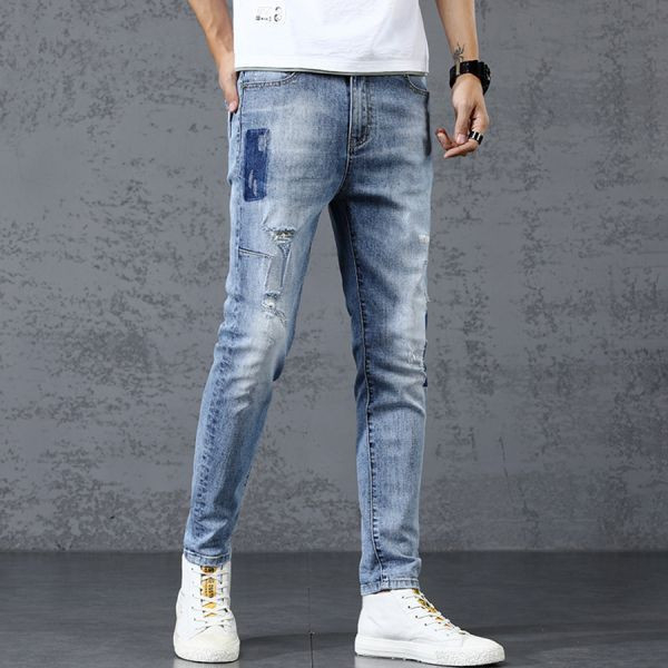 拚色彈力修身破洞牛仔長褲 - 1配色（限時特賣 - 5折） 幕峰MuFeng,男裝特賣,5折優惠,快閃活動,限時出清,網路購物,男裝品牌,超值優惠,時尚穿搭,2025特賣