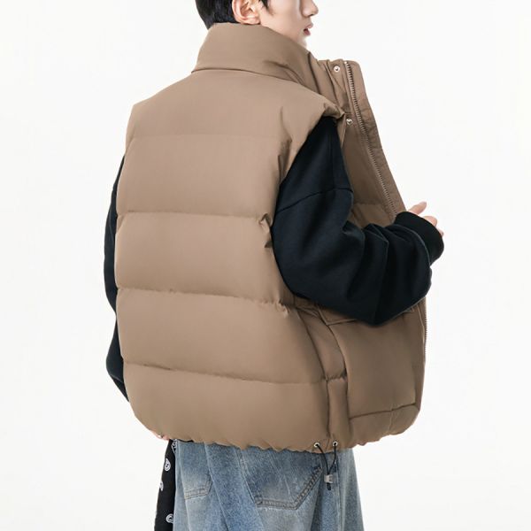 御界立領保暖休閒背心 - 3配色 幕峰MuFeng,立領馬甲,冬季外套,保暖背心,潮流男裝,休閒層次穿搭,防風立領設計,舒適保暖材質,簡約時尚風,男士造型外套