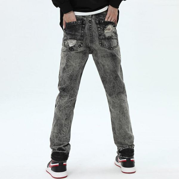 雄野拼接破洞牛仔長褲 - 1配色（限時特賣 - 4折） 幕峰MuFeng,男裝特賣,5折優惠,快閃活動,限時出清,網路購物,男裝品牌,超值優惠,時尚穿搭,2025特賣