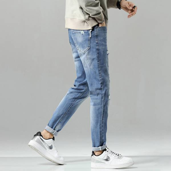 藍空彈力修身牛仔長褲 - 1配色（限時特賣 - 5折） 幕峰MuFeng,男裝特賣,5折優惠,快閃活動,限時出清,網路購物,男裝品牌,超值優惠,時尚穿搭,2025特賣