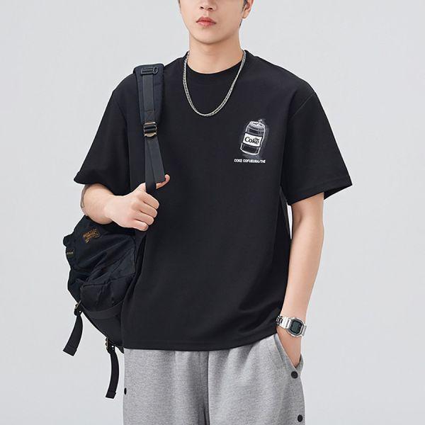 酷刻重磅刺繡印花休閒短袖 - 4配色（限時特賣 - 5折） 幕峰MuFeng,男裝特賣,5折優惠,快閃活動,限時出清,網路購物,男裝品牌,超值優惠,時尚穿搭,2026特賣