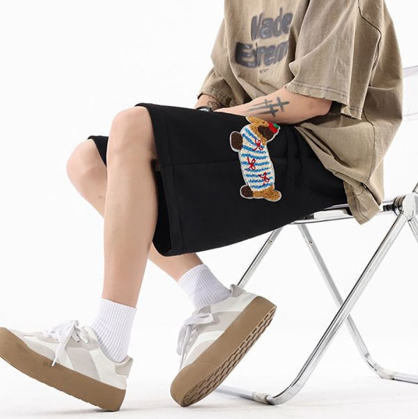 臘汪刺繡休閒寬鬆短褲 - 3配色（限時特賣 - 5折） 幕峰MuFeng,男裝特賣,5折優惠,快閃活動,限時出清,網路購物,男裝品牌,超值優惠,時尚穿搭,2025特賣