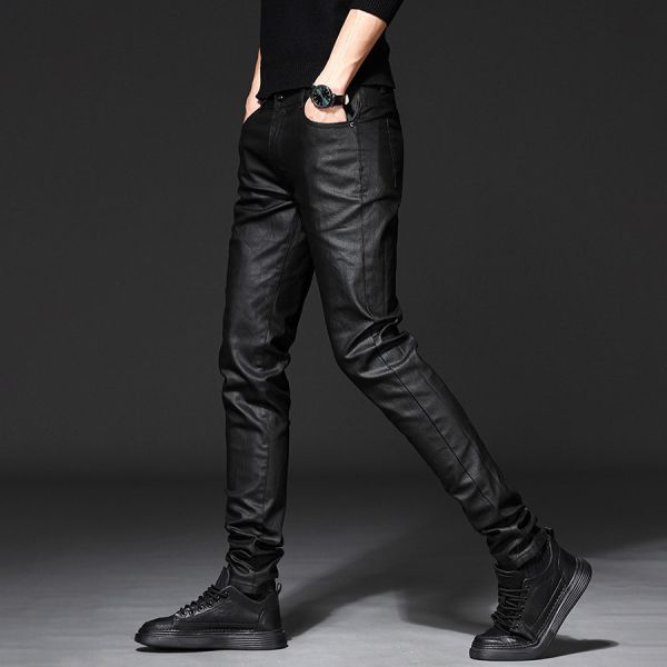 曜痕彈力修身亮面牛仔長褲 - 1配色 幕峰MuFeng,亮面牛仔褲,塗層牛仔長褲,彈力修身褲款,男士小腳牛仔,修身長褲男,休閒百搭褲,潮流男裝,顯腿長褲型,日常穿搭褲