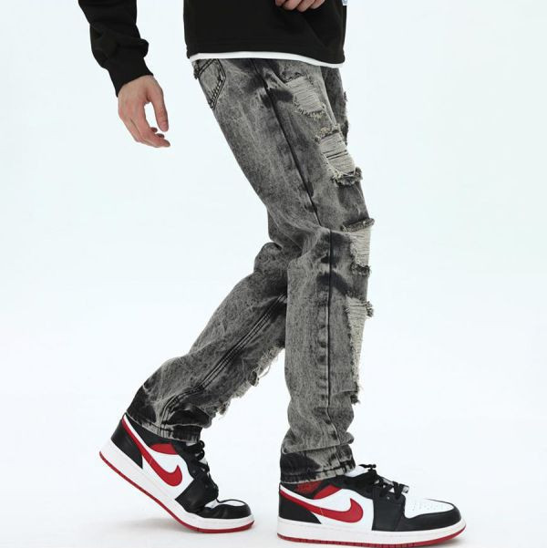 雄野拼接破洞牛仔長褲 - 1配色（限時特賣 - 4折） 幕峰MuFeng,男裝特賣,5折優惠,快閃活動,限時出清,網路購物,男裝品牌,超值優惠,時尚穿搭,2025特賣