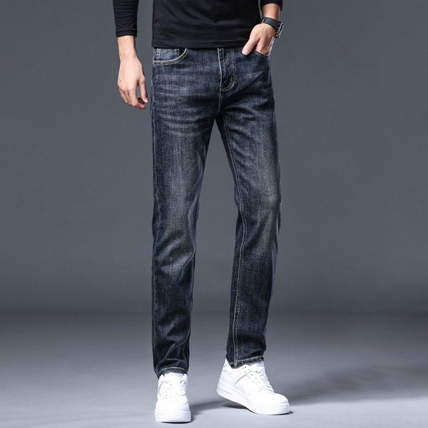 藍韻潮流直筒牛仔長褲 - 1配色 幕峰MuFeng,男士牛仔褲,藍色牛仔長褲,直筒牛仔褲,寬鬆版型牛仔,秋冬男裝穿搭,休閒百搭長褲,高端質感牛仔,日常牛仔褲推薦,潮流男士褲款