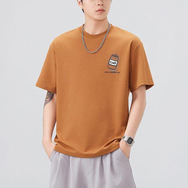 酷刻重磅刺繡印花休閒短袖 - 4配色（限時特賣 - 5折） 幕峰MuFeng,男裝特賣,5折優惠,快閃活動,限時出清,網路購物,男裝品牌,超值優惠,時尚穿搭,2026特賣