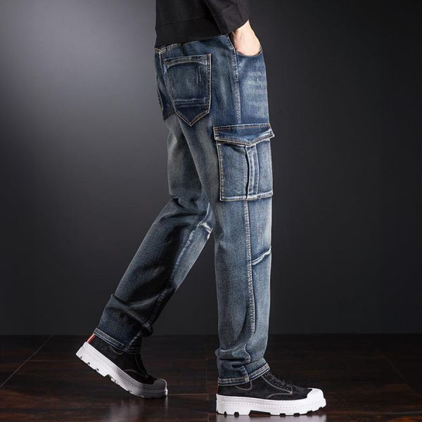 精鋼彈力拼接工裝直筒牛仔長褲 - 1配色（限時特賣 - 5折） 幕峰MuFeng,男裝特賣,5折優惠,快閃活動,限時出清,網路購物,男裝品牌,超值優惠,時尚穿搭,2025特賣