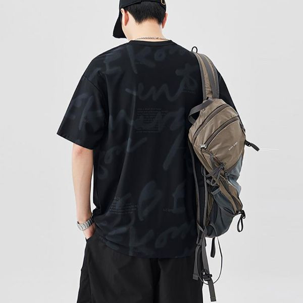 逸悠潮流印花短袖 - 1配色（限時特賣 - 5折） 幕峰MuFeng,男裝特賣,5折優惠,快閃活動,限時出清,網路購物,男裝品牌,超值優惠,時尚穿搭,2026特賣