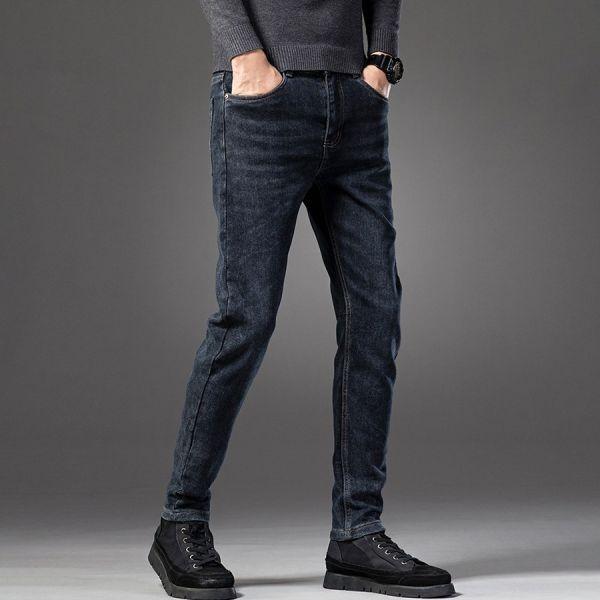 墨靛彈力刺繡直筒牛仔長褲 - 1配色（限時特賣 - 5折） 幕峰MuFeng,男裝特賣,5折優惠,快閃活動,限時出清,網路購物,男裝品牌,超值優惠,時尚穿搭,2026特賣