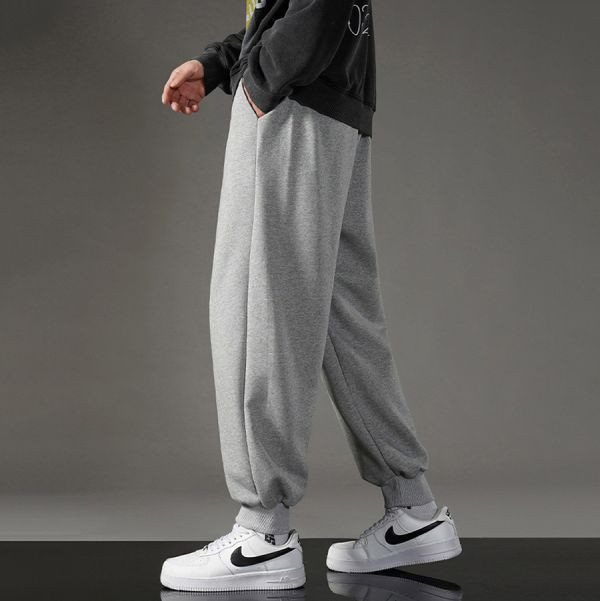 悠然寬鬆休閒束口長褲 - 2配色（限時特賣 - 5折） 幕峰MuFeng,男裝特賣,5折優惠,快閃活動,限時出清,網路購物,男裝品牌,超值優惠,時尚穿搭,2026特賣