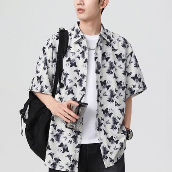 花蝶印花休閒襯衫短袖 - 2配色（限時特賣 - 5折） 幕峰MuFeng,男裝特賣,5折優惠,快閃活動,限時出清,網路購物,男裝品牌,超值優惠,時尚穿搭,2026特賣