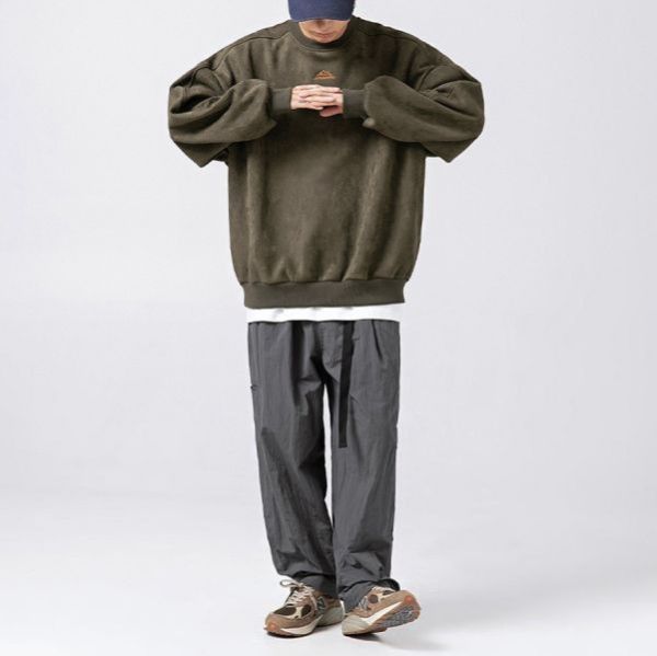 麂暖重磅潮流刺繡長袖 - 2配色（限時特賣 - 5折） 幕峰MuFeng,男裝特賣,5折優惠,快閃活動,限時出清,網路購物,男裝品牌,超值優惠,時尚穿搭,2025特賣