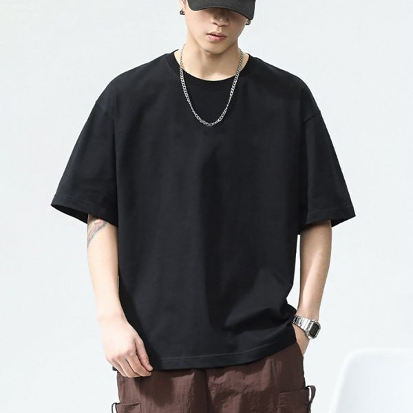 質純簡約寬鬆素色短袖 - 3配色（限時特賣 - 5折） 幕峰MuFeng,男裝特賣,5折優惠,快閃活動,限時出清,網路購物,男裝品牌,超值優惠,時尚穿搭,2025特賣