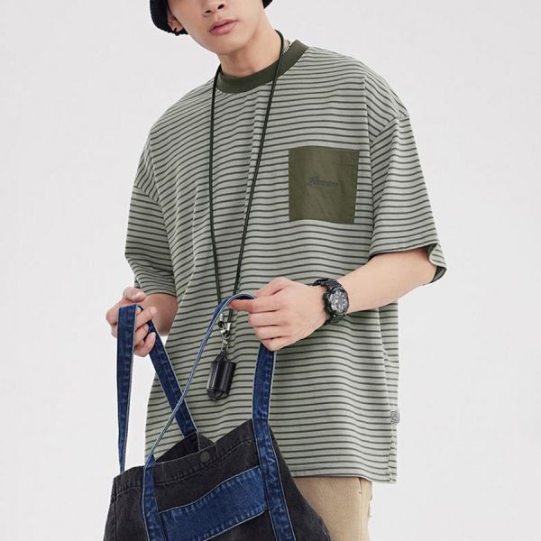 織野重磅刺繡條紋休閒短袖 - 2配色（限時特賣 - 5折） 幕峰MuFeng,男裝特賣,5折優惠,快閃活動,限時出清,網路購物,男裝品牌,超值優惠,時尚穿搭,2025特賣