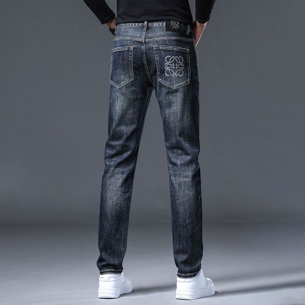 藍韻潮流直筒牛仔長褲 - 1配色 幕峰MuFeng,男士牛仔褲,藍色牛仔長褲,直筒牛仔褲,寬鬆版型牛仔,秋冬男裝穿搭,休閒百搭長褲,高端質感牛仔,日常牛仔褲推薦,潮流男士褲款