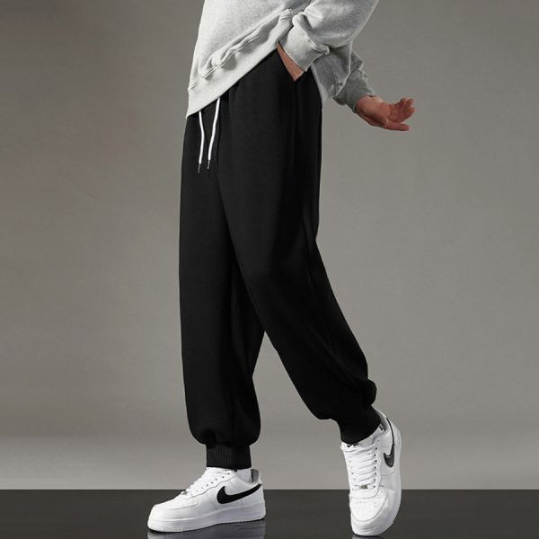 悠然寬鬆休閒束口長褲 - 2配色（限時特賣 - 5折） 幕峰MuFeng,男裝特賣,5折優惠,快閃活動,限時出清,網路購物,男裝品牌,超值優惠,時尚穿搭,2026特賣