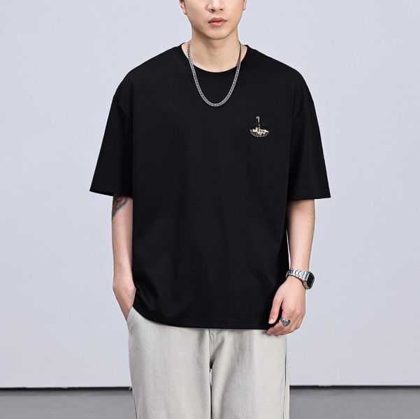 鴨泊涼感刺繡印花潮流短袖 - 3配色 幕峰MuFeng,冰感短袖,T恤男,刺繡印花T恤,寬鬆短袖,落肩T恤,透氣短袖,夏季男裝,潮流上衣,男士T恤