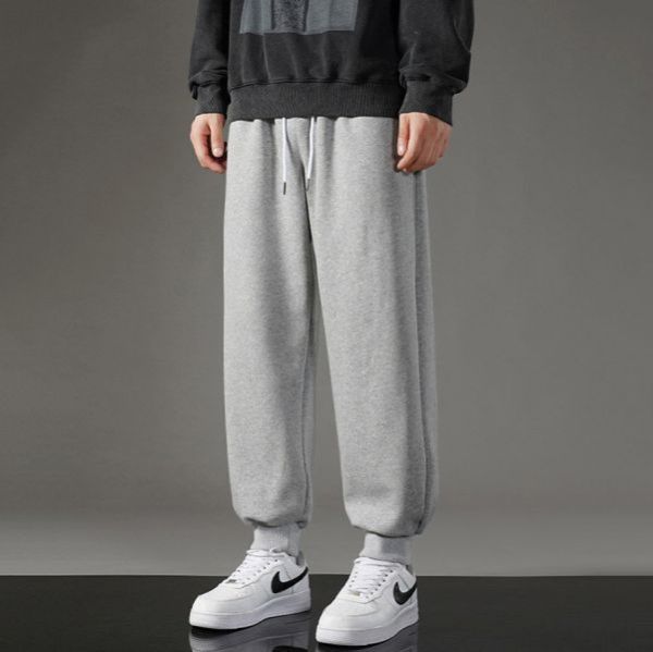 悠然寬鬆休閒束口長褲 - 2配色（限時特賣 - 5折） 幕峰MuFeng,男裝特賣,5折優惠,快閃活動,限時出清,網路購物,男裝品牌,超值優惠,時尚穿搭,2026特賣