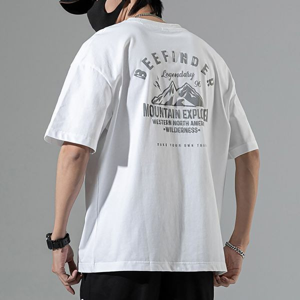 泉河印花休閒短袖 - 4配色（限時特賣 - 5折） 幕峰MuFeng,男裝特賣,5折優惠,快閃活動,限時出清,網路購物,男裝品牌,超值優惠,時尚穿搭,2025特賣