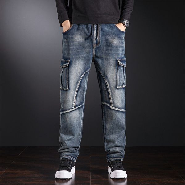 精鋼彈力拼接工裝直筒牛仔長褲 - 1配色（限時特賣 - 5折） 幕峰MuFeng,男裝特賣,5折優惠,快閃活動,限時出清,網路購物,男裝品牌,超值優惠,時尚穿搭,2025特賣