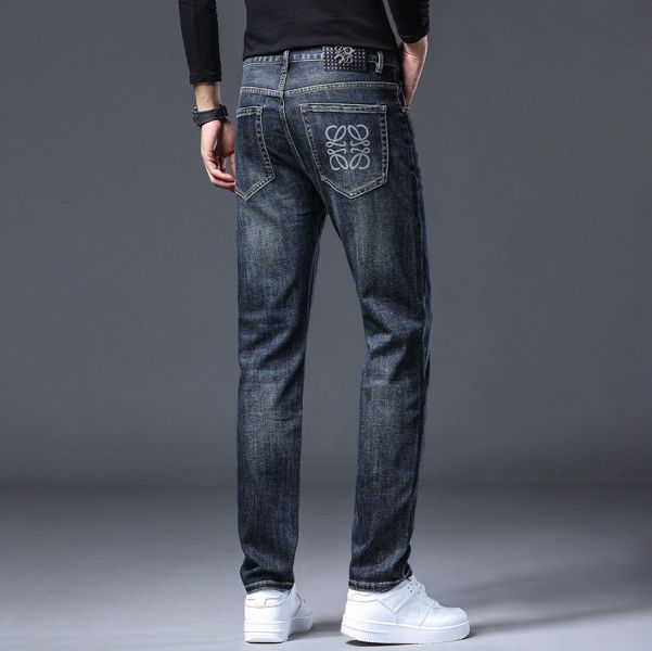 藍韻潮流直筒牛仔長褲 - 1配色 幕峰MuFeng,男士牛仔褲,藍色牛仔長褲,直筒牛仔褲,寬鬆版型牛仔,秋冬男裝穿搭,休閒百搭長褲,高端質感牛仔,日常牛仔褲推薦,潮流男士褲款