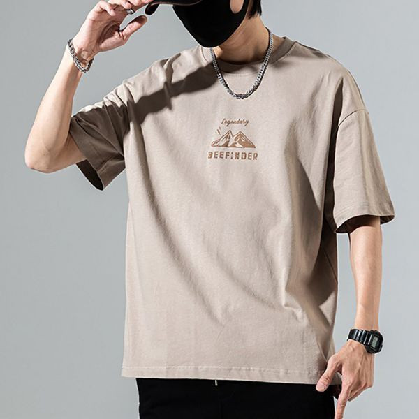 泉河印花休閒短袖 - 4配色（限時特賣 - 5折） 幕峰MuFeng,男裝特賣,5折優惠,快閃活動,限時出清,網路購物,男裝品牌,超值優惠,時尚穿搭,2025特賣