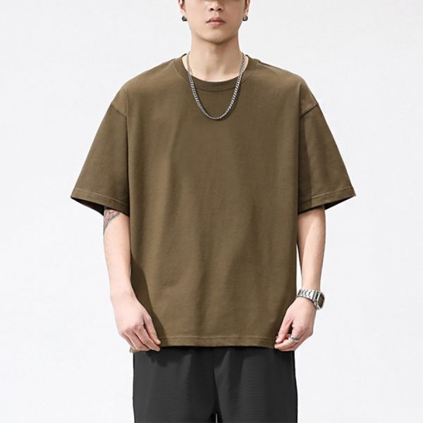 質純簡約寬鬆素色短袖 - 3配色（限時特賣 - 5折） 幕峰MuFeng,男裝特賣,5折優惠,快閃活動,限時出清,網路購物,男裝品牌,超值優惠,時尚穿搭,2025特賣