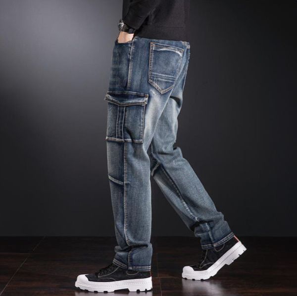 精鋼彈力拼接工裝直筒牛仔長褲 - 1配色（限時特賣 - 5折） 幕峰MuFeng,男裝特賣,5折優惠,快閃活動,限時出清,網路購物,男裝品牌,超值優惠,時尚穿搭,2025特賣