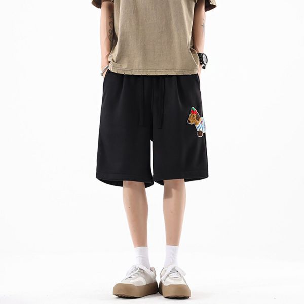臘汪刺繡休閒寬鬆短褲 - 3配色 幕峰MuFneg,貼布繡,短褲,可愛,男生,穿搭,百搭,網路購物,大尺碼,2025