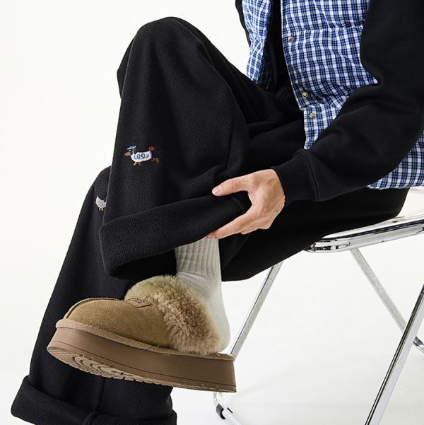 臘汪刺繡羊羔絨保暖長褲 - 3配色 幕峰MuFeng,美式衛褲,臘腸狗刺繡,羊羔絨長褲,冬季保暖褲,潮流男裝,寬鬆束腳褲,街頭風穿搭,舒適休閒褲,時尚厚褲