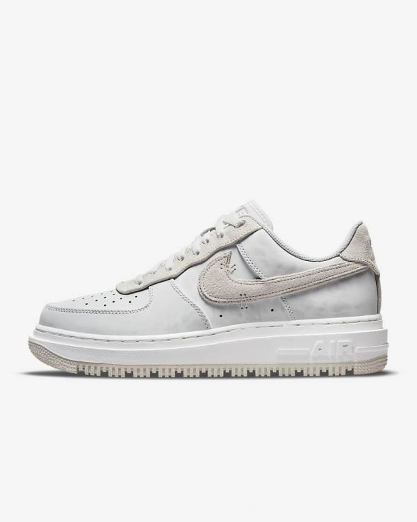 Nike Air Force 1 Luxe 