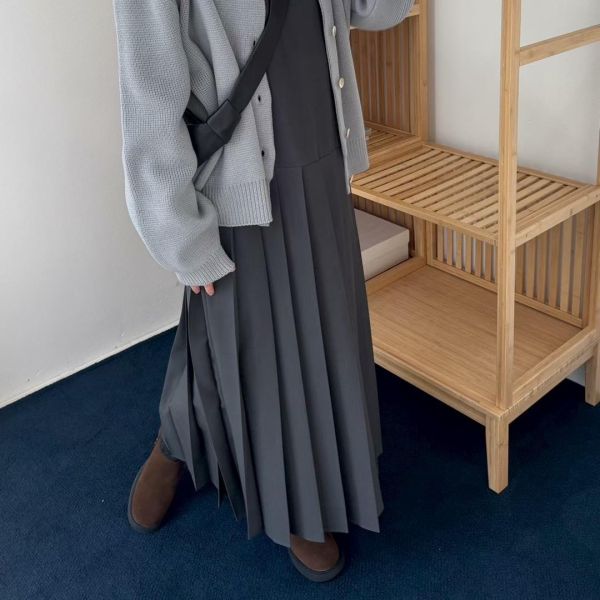 Ma319.西料百褶吊帶裙 