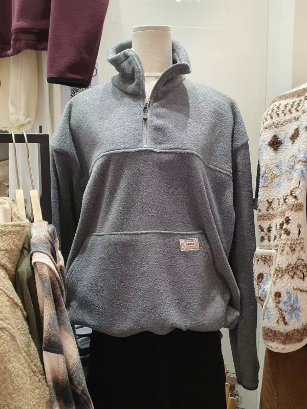 Dm115.輕量法蘭絨拉鍊翻領大學t 