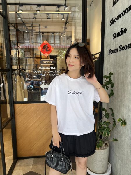 Mh302.電繡英字質感方型t 