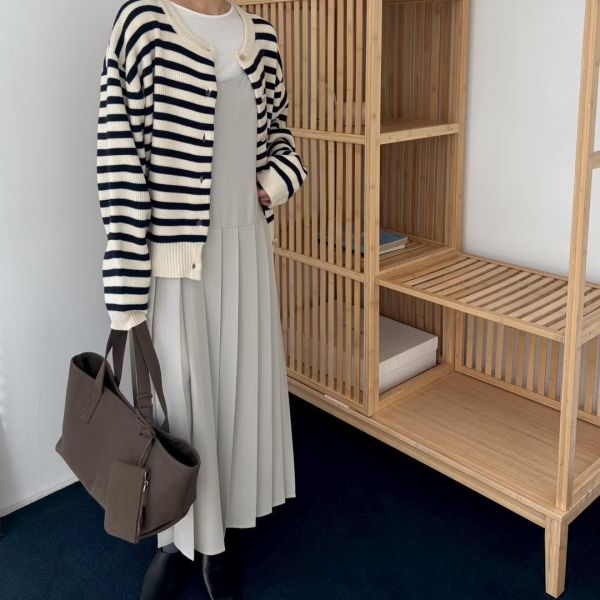 Ma319.西料百褶吊帶裙 