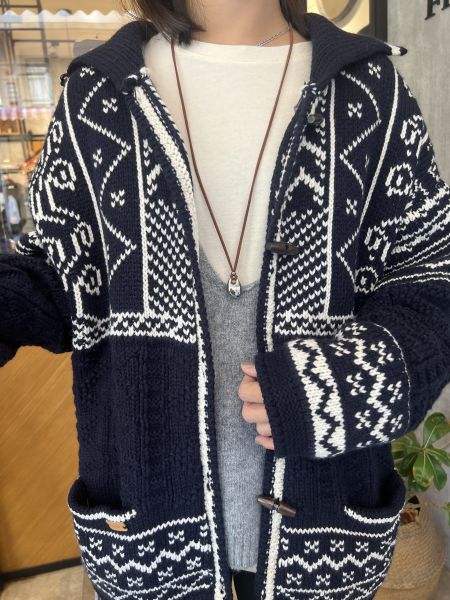 Dm127.冬日必備菲爾島木釦毛衣外！ 