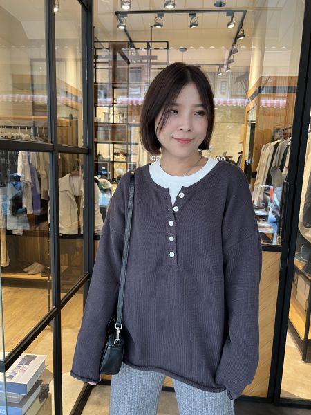 La07.小排扣毛線上衣 