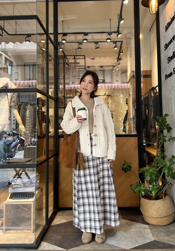 Nn114.超美必收牛角扣麻花外套 