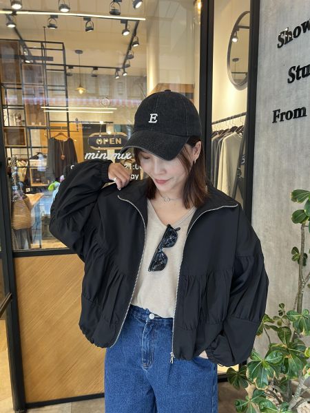 Ap419.可愛抓皺輕量短風衣 